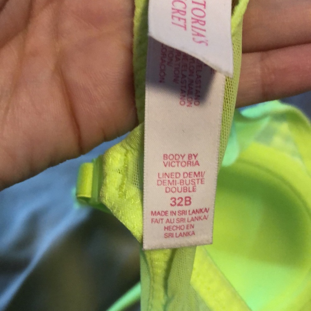 Victoria’s Secret neon green bra - Picture 2 of 2